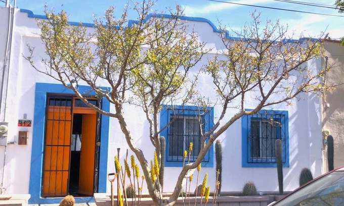Esterito Casa | Cozy vintage house with studio near Malecon and Centro