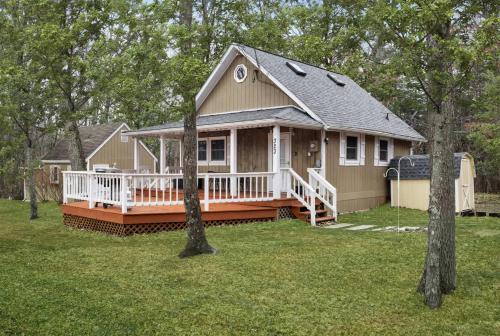 Rio Chalet De Esquí | Cozy w Hot Tub Fire Pit Wifi Grill Deck & Pets