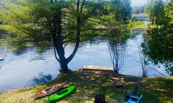Washago Casa | Cozy water-front family-sized cottage w/hot tub!