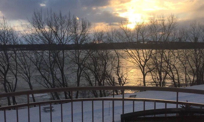 LaSalle Condominio | Cozy water front Montreal
