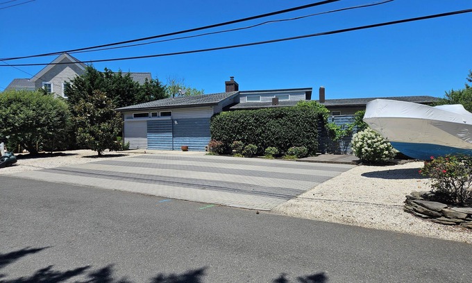Loveladies Casa | Cozy waterfront boaters dream on private lagoon with hot tub.