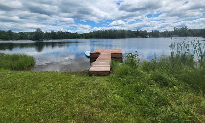 Val-des-Monts Cabina | Cozy waterfront cottage on Lac-Huote 1 hour from Ottawa