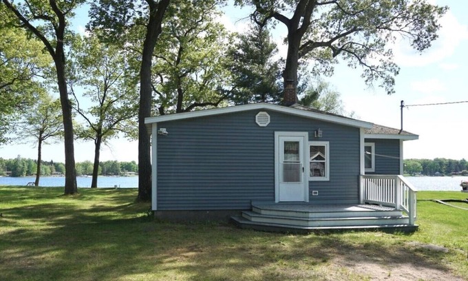 Twin Lake Cabaña | Cozy Waterfront Comfy Cottage With Lakeside Fire Pit - Close to Lake Michigan