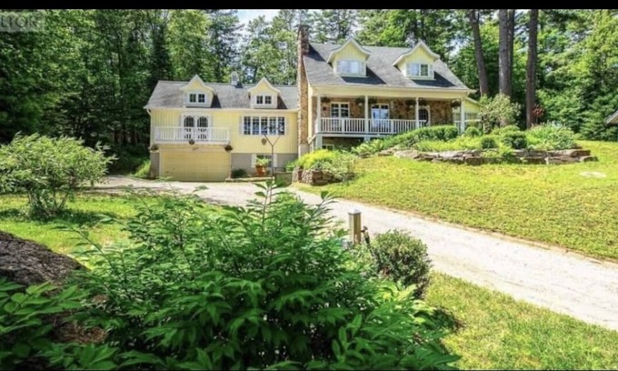 Port Sydney Cabaña | Cozy waterfront Cottage perfect for families
