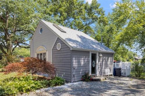 Warwick Casa | Cozy Waterfront Cottage - Sleeps 4