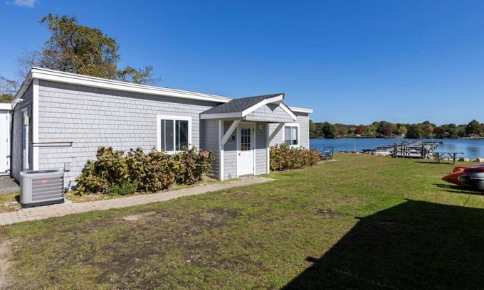 Mystic - New London Casa | Cozy waterfront cottage