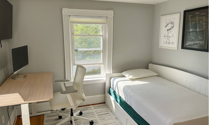 Warwick Casa | Cozy Waterfront Furnished Home, Ideal for Travel Nurses & Corporate Stays