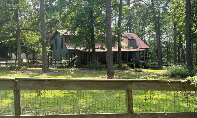 Jasper Cabina | Cozy waterfront house in quiet neighborhood!