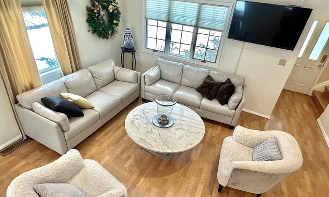 Port Washington Casa | Comfortable, Entire House for rent. 4 bedroom, 3 baths