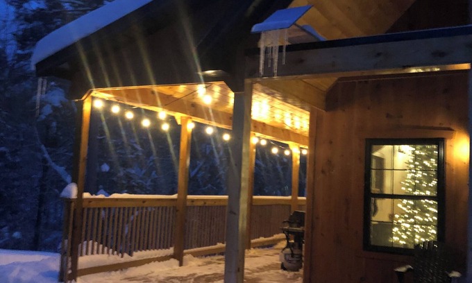 Woodford Cabina | Cozy, welcoming, 3-bedroom cabin abutting the Green Mountain National Forest!