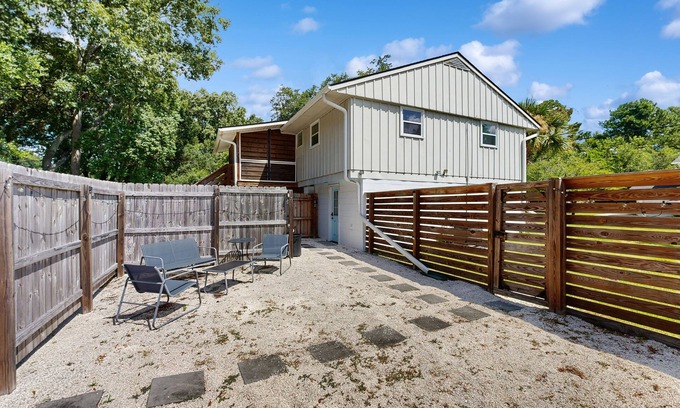 West Ashley Casa | Cozy West Ashley Apartment- Close to shopping and Downtown Charleston