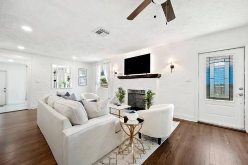 Flamingo Parks Casa | Cozy West Palm Beach Home l 10min to Municipal Beach and more!