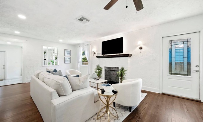 Flamingo Parks Casa | Cozy West Palm Beach Home l 10min to Municipal Beach and more!
