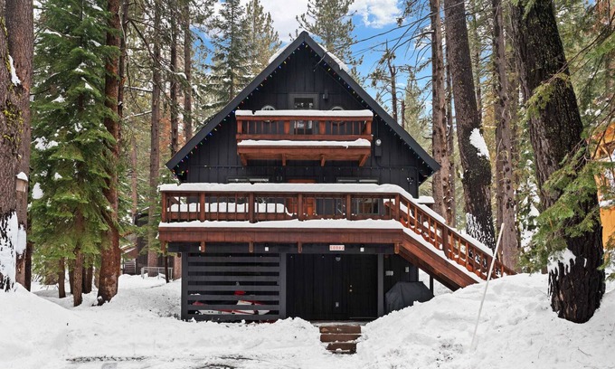 Pla-Vada Woodlands Cabina | Cozy Winter Chalet with Game Room & Fireplace