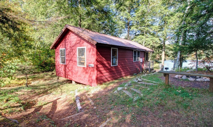 Lac du Flambeau Cabina | Cozy, Wisconsin Northwoods, Lake Cabin w/private dock. Family & Pet Friendly!