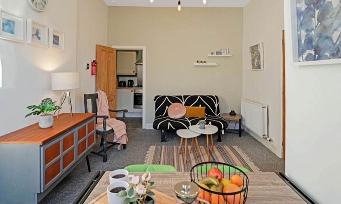Bonnington Apartamento | Cozy with Character Logie Green Central Main Door Flat