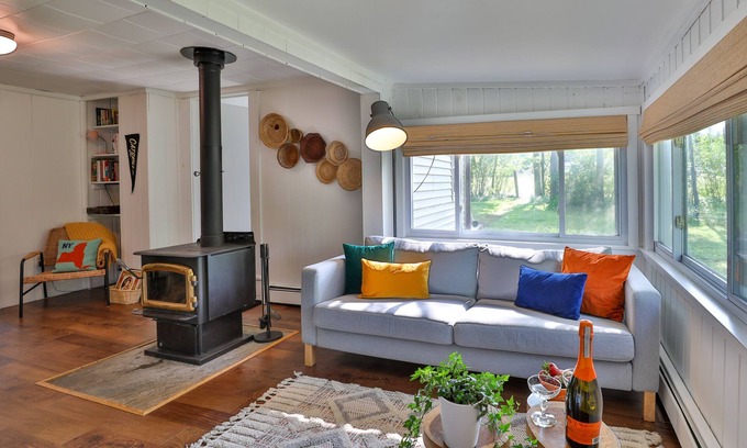 West Shokan Cabaña | Cozy Wood burning Stove in Heart of Catskills
