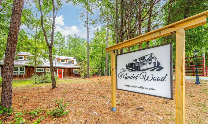 Bynum Cabaña | Cozy Wooded barndominium near Chapel Hill