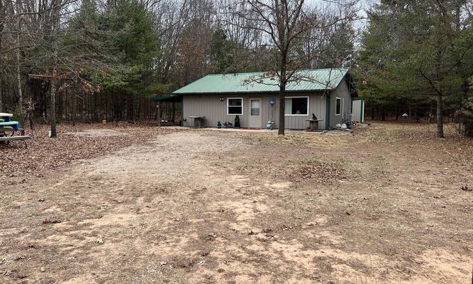 Fremont Cabina | Cozy Woodland Cabin Retreat in Fremont, WI