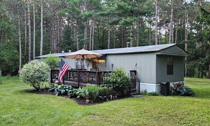 Wisconsin Dells Casa | Cozy Woodland Retreat- 10 mins from Downtown Dells