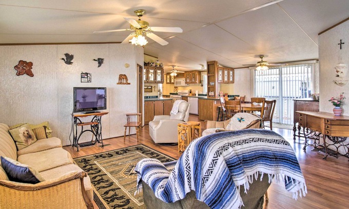 The Foothills Cabaña | Cozy Yuma Retreat w/ Furnished Patio & Grill!
