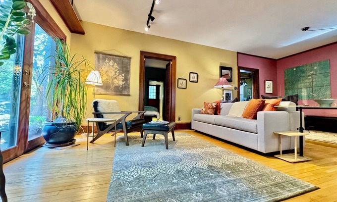 Linden Hills Casa | Cozy Zen Retreat by Lake Bde Maka Ska; perfect for getaways, families & friends