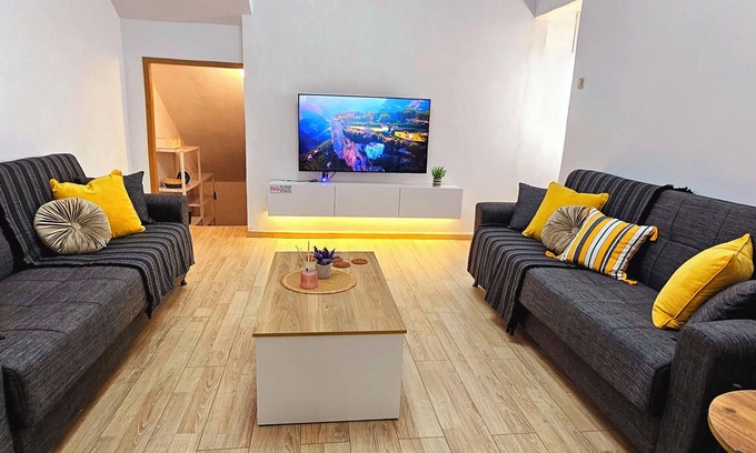 Petroupoli Casa | CozyPolis - Wonderful 2-bedroom house with AC, WiFi in beautiful Petroupoli