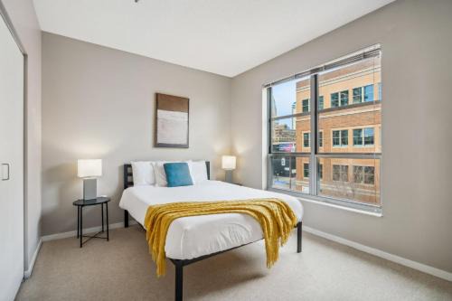 Mill District Apartamento | CozySuites 2BR Mill District with pool, gym #04