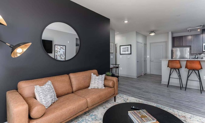 Central Business District Apartamento | CozySuites at the Banks gym, pool 13
