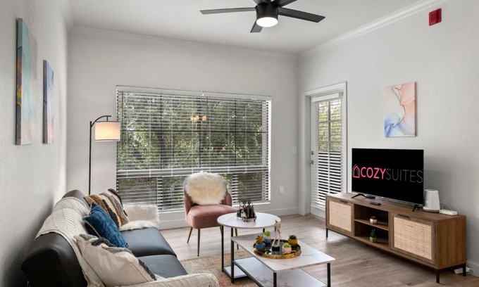 Chandler Apartamento | CozySuites Chandler 2BR with 2 pools & Jacuzzi!