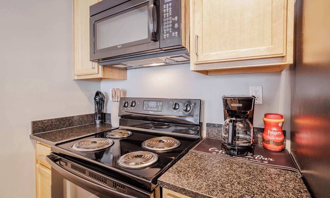 Central Business District Apartamento | CozySuites - Current at the Banks