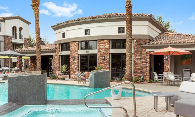 Glendale Sports and Entertainment District Apartamento | Cozysuites Glendale by the Stadium w/ Pool! #5386