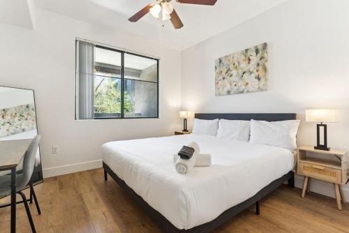 Glendale Sports and Entertainment District Apartamento | CozySuites Glendale - Westgate with pool 12