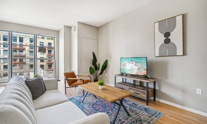 Mill District Apartamento | CozySuites Mill District with pool, gym #04
