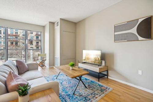Mill District Apartamento | CozySuites Mill District with pool, gym #03