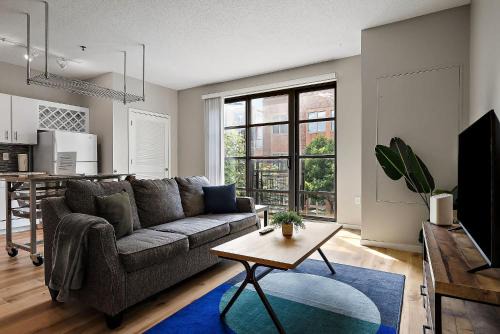 Mill District Apartamento | CozySuites Mill District with pool gym #13