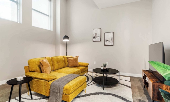 Downtown Cincinnati Apartamento | CozySuites Modern 1BR OTR District #01