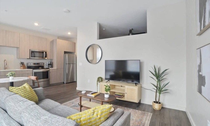 Lower Lawrenceville Apartamento | CozySuites Modern 1BR, Lawrenceville