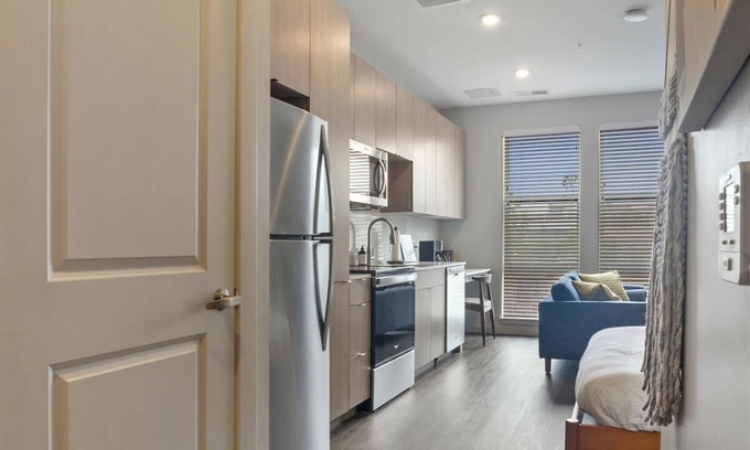 Lower Lawrenceville Apartamento | Cozysuites Modern SDO Lawrenceville