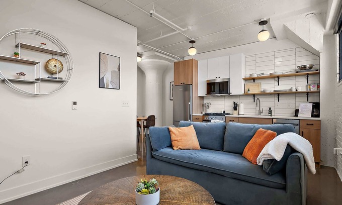 Warehouse District Apartamento | CozySuites NLG - Modern 1BR condo #07