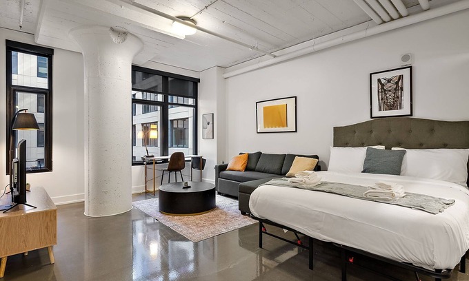 Warehouse District Apartamento | CozySuites NLG - Modern studio condo #17