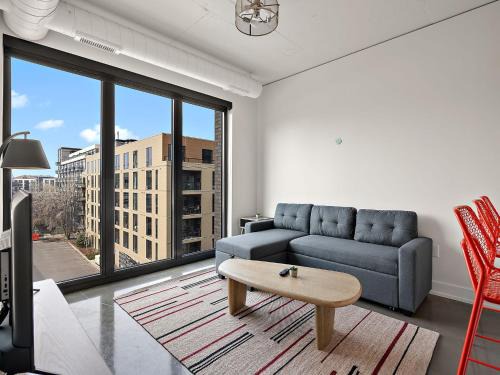 Warehouse District Apartamento | CozySuites NLG - Modern 2BR condo #16
