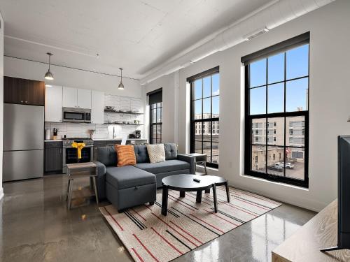 Warehouse District Apartamento | CozySuites NLG - Modern 2BR condo #15