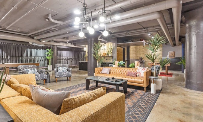 Warehouse District Apartamento | CozySuites NLG w/ pool, bowling alley, sauna #25