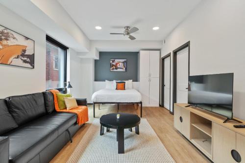 Lockerbie Square Apartamento | CozySuites on Mass with garage parking #14