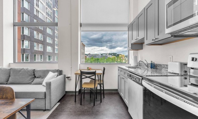 Cultural District Apartamento | CozySuites - Press House