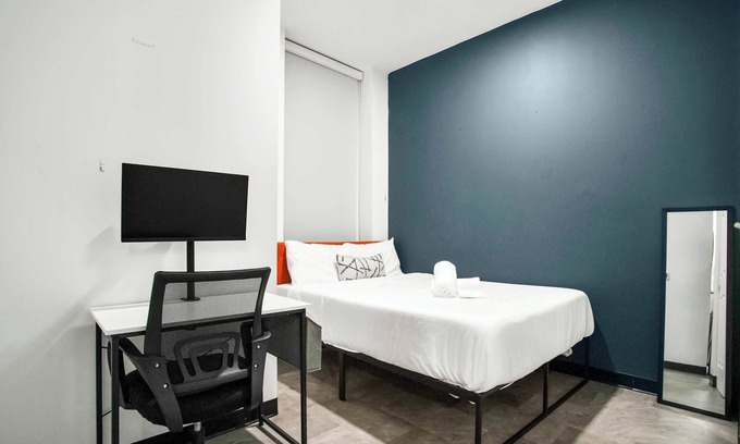 Cultural District Apartamento | CozySuites Stunning 1BR in Downtown Pitts 44