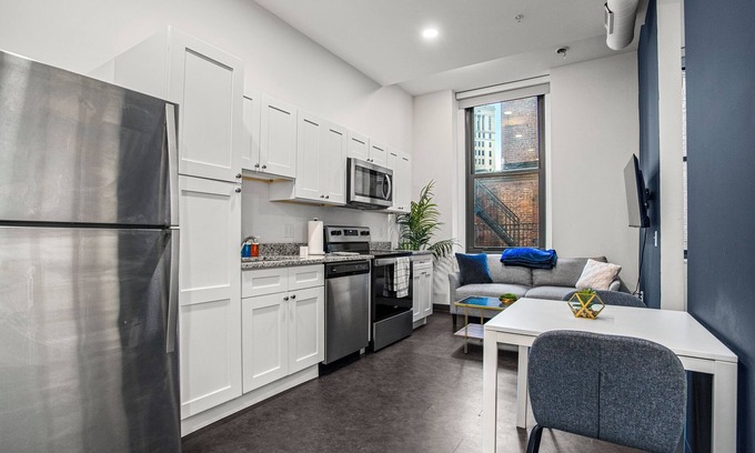 Cultural District Apartamento | CozySuites - William
