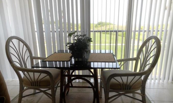 Fort Pierce Casa | CP 423 Ocean View Condo - Welcome to Paradise
