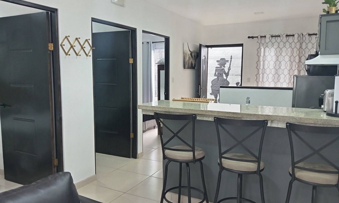 Barrio Dora Apartamento | cr.arenalapartments #1 hermoso, cómodo con parqueo